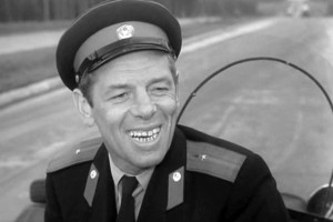 В роли автоинспектора в фильме Эльдара Рязанова "Берегись автомобиля"